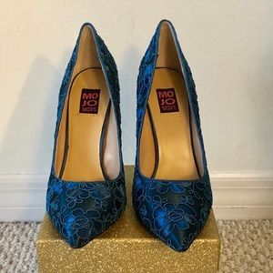 Mojo Moxy Womens Midori Floral Embroidered Shoe